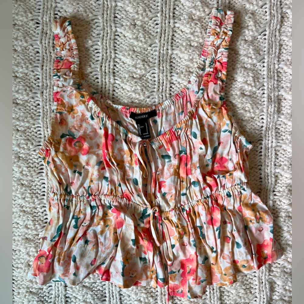 Cute floral crop top w/ front ties
